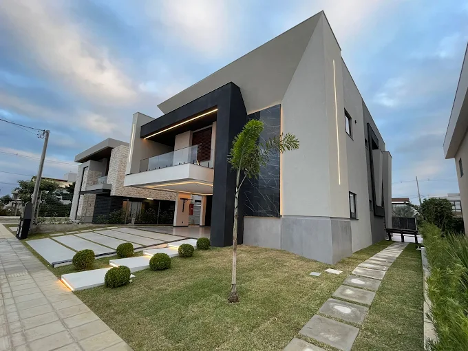 Casa moderna com esquadrias Seven